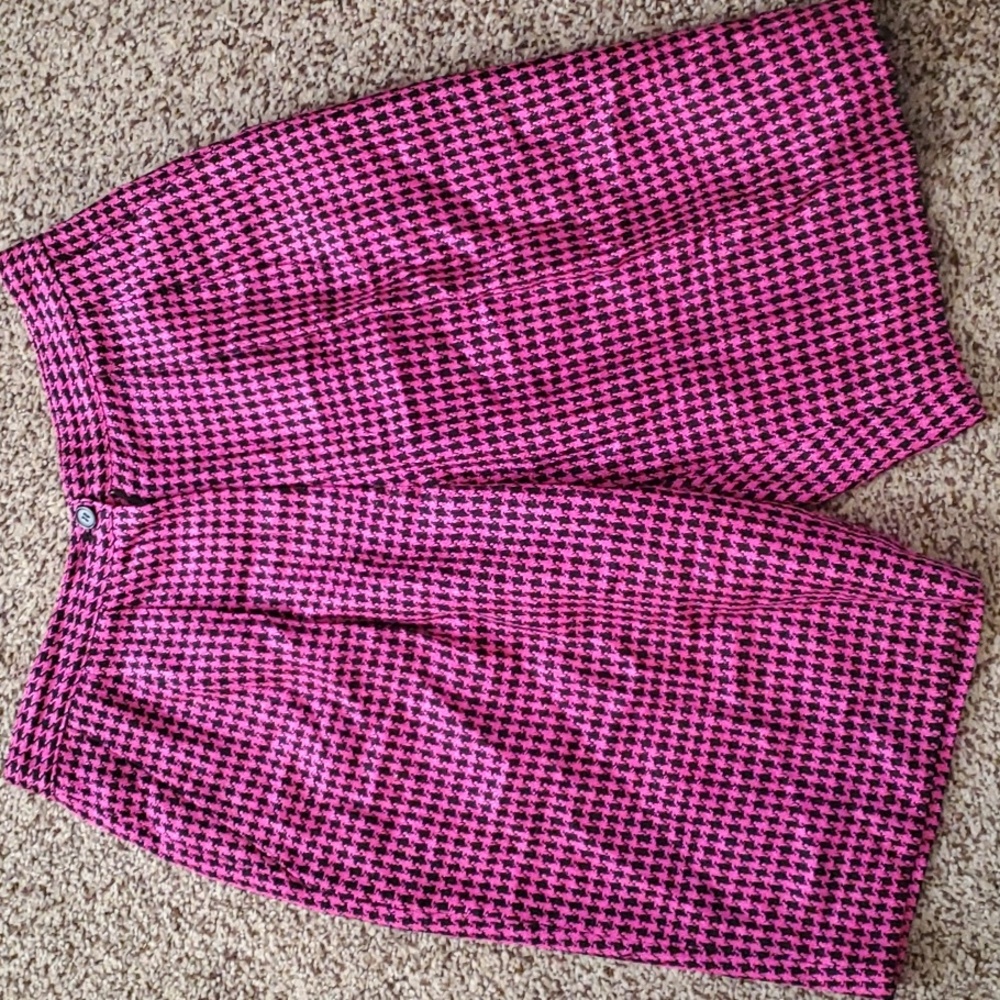 Silk Doncaster Y2K Houndstooth Pleated Pink & Black Shorts Size 6